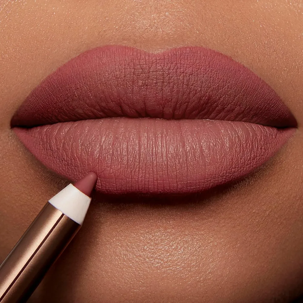 Charlotte Tilbury Lip Cheat Lápiz delineador de labios | M.I.Kiss - bayas naturales