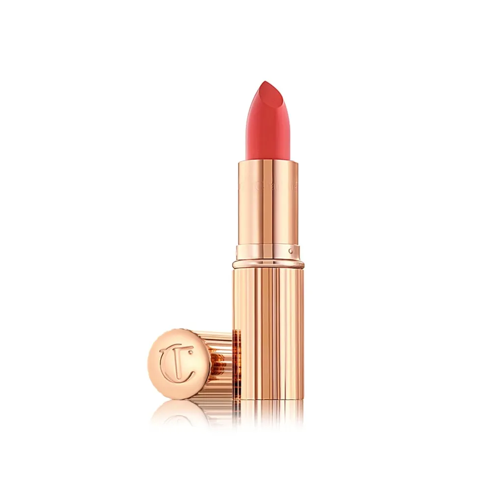 b0fgdwwlwm_0_webp.webp Charlotte Tilbury K.i.s.s.i.n.g Lápiz labial | Coral Kiss - coral cálido
