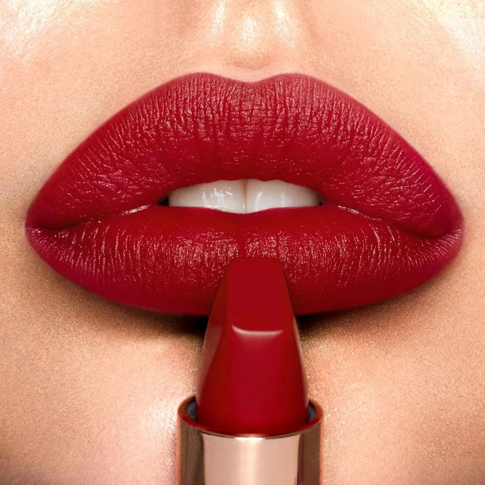 Charlotte Tilbury Revolution Lápiz labial mate | Alfombra roja roja - rojo rubí