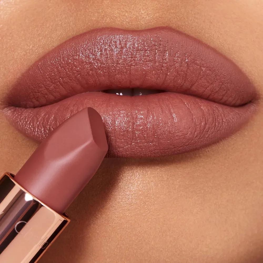 Charlotte Tilbury Revolution Lápiz labial mate | Supermodelo - nude-rosa apagado