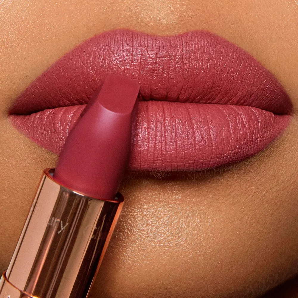 Charlotte Tilbury Revolution Lápiz labial mate | Gracefully Pink - coral rosa