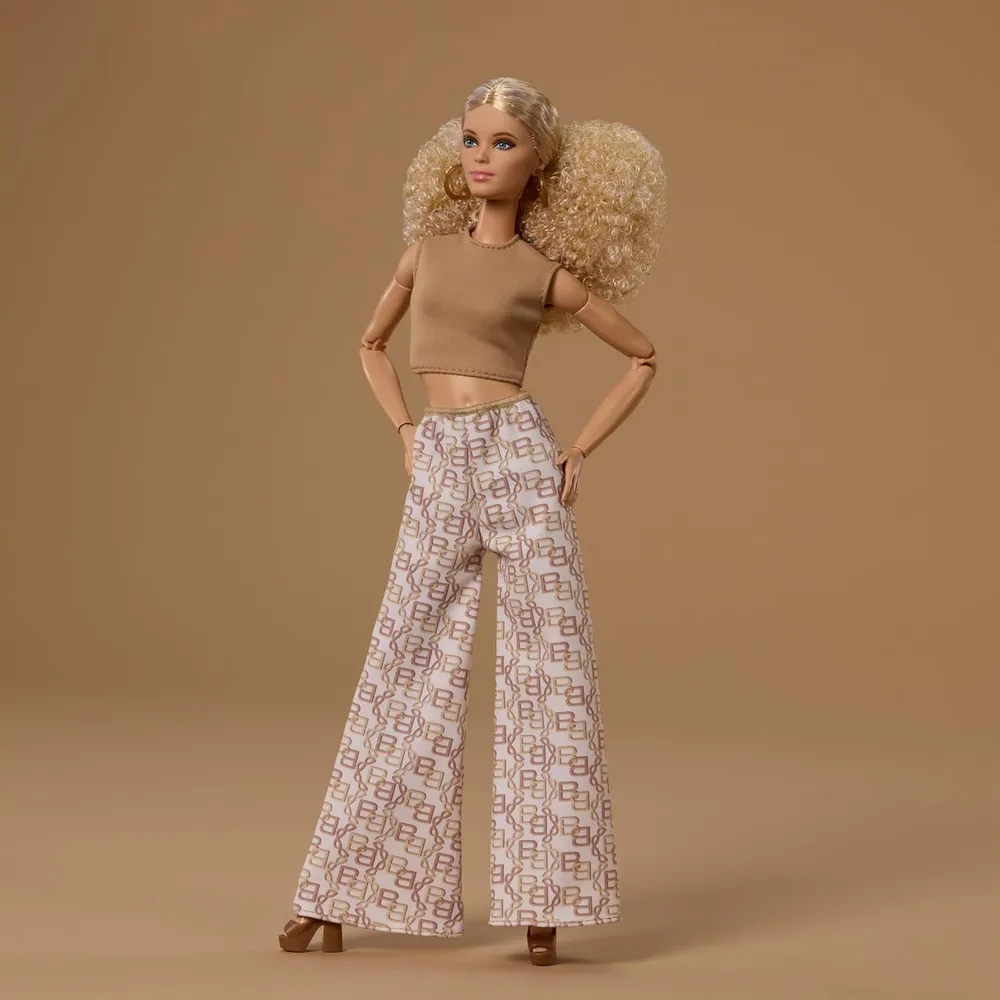 BARBIE BASICS MODELO MUÑECA RUBIA OUTFIT DORADO