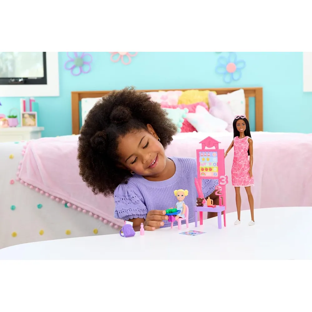 BARBIE PROFESORA MORENA CARRERAS SET MUÑECA CON NIÑA