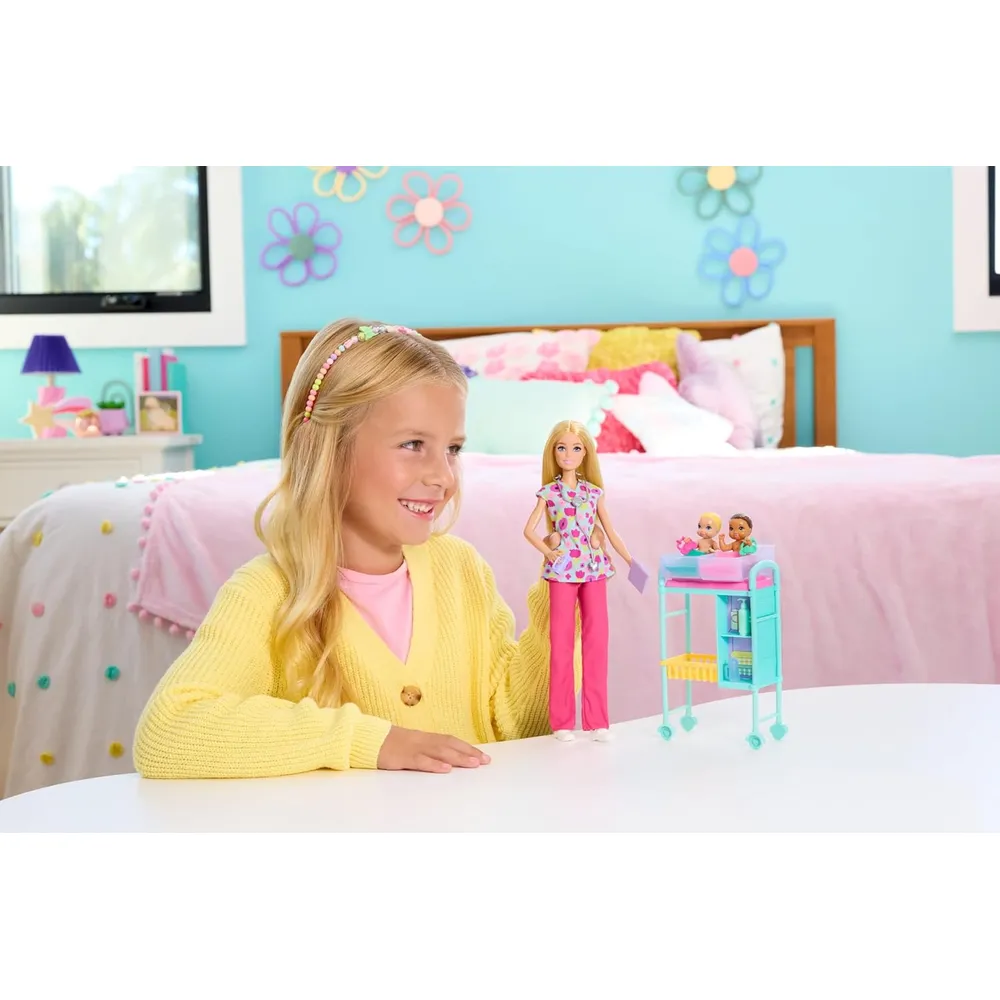 BARBIE DOCTORA SET MUÑECA RUBIA CON BEBÉS Y ACCESORIOS