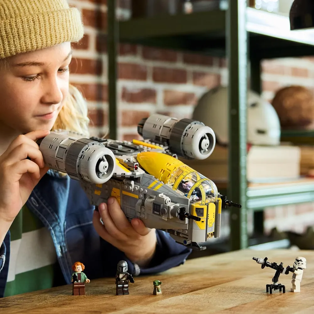 LEGO STAR WARS EL MANDALORIANO Y GROGU ESCUDO DE LA NAVAJA 75447