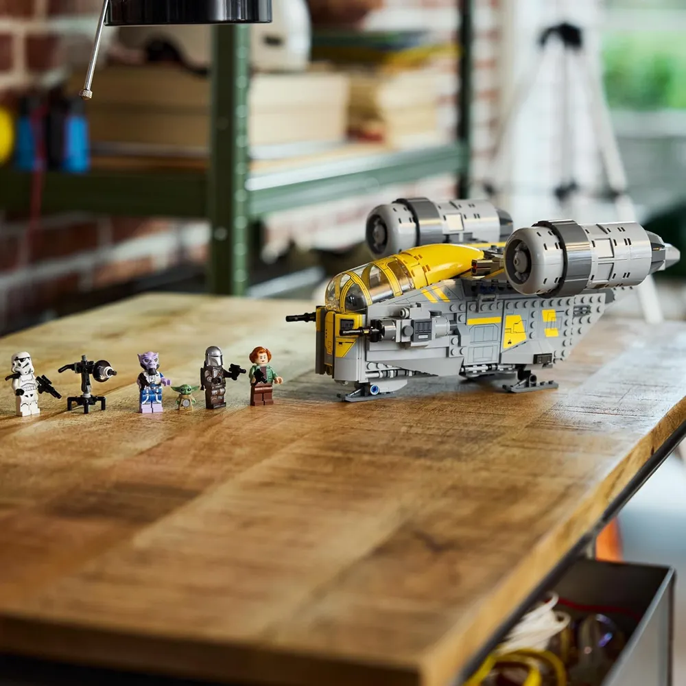 LEGO STAR WARS EL MANDALORIANO Y GROGU ESCUDO DE LA NAVAJA 75447