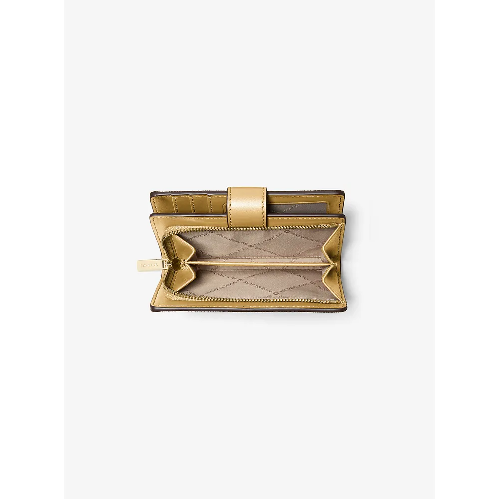 Michael Kors Cartera plegable mediana Jet Set de piel saffiano | Oro pálido