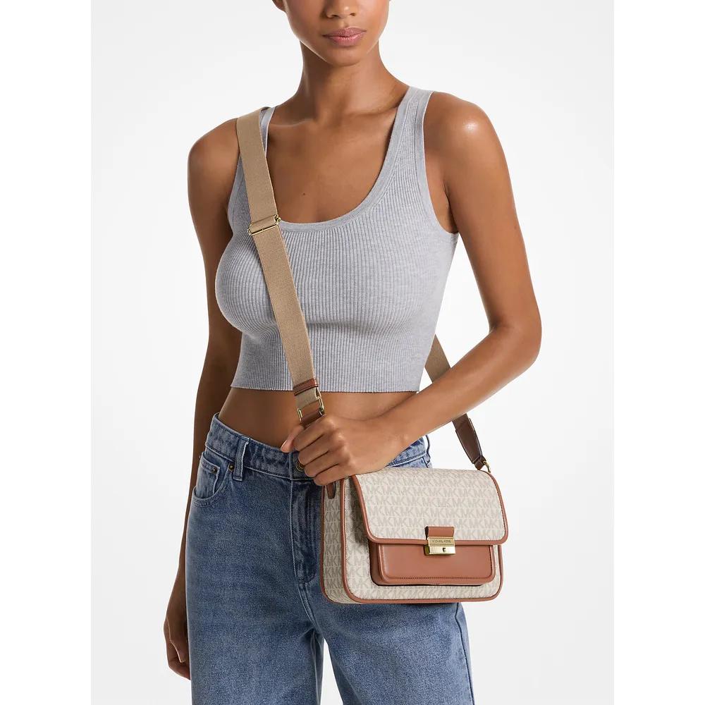 Michael Kors Bolso bandolera de Bradshaw Signature | Vainilla