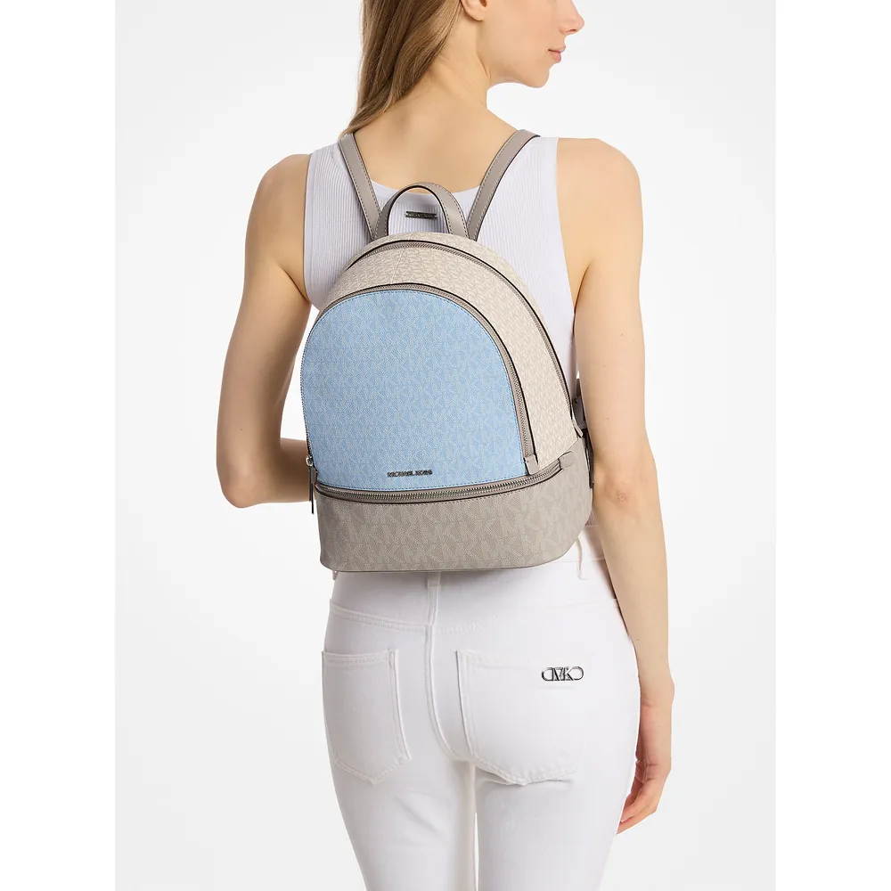 mk785370611_2_webp.webp Michael Kors' Mochila Rhea' con logo de la firma | Lt Sky Mlt