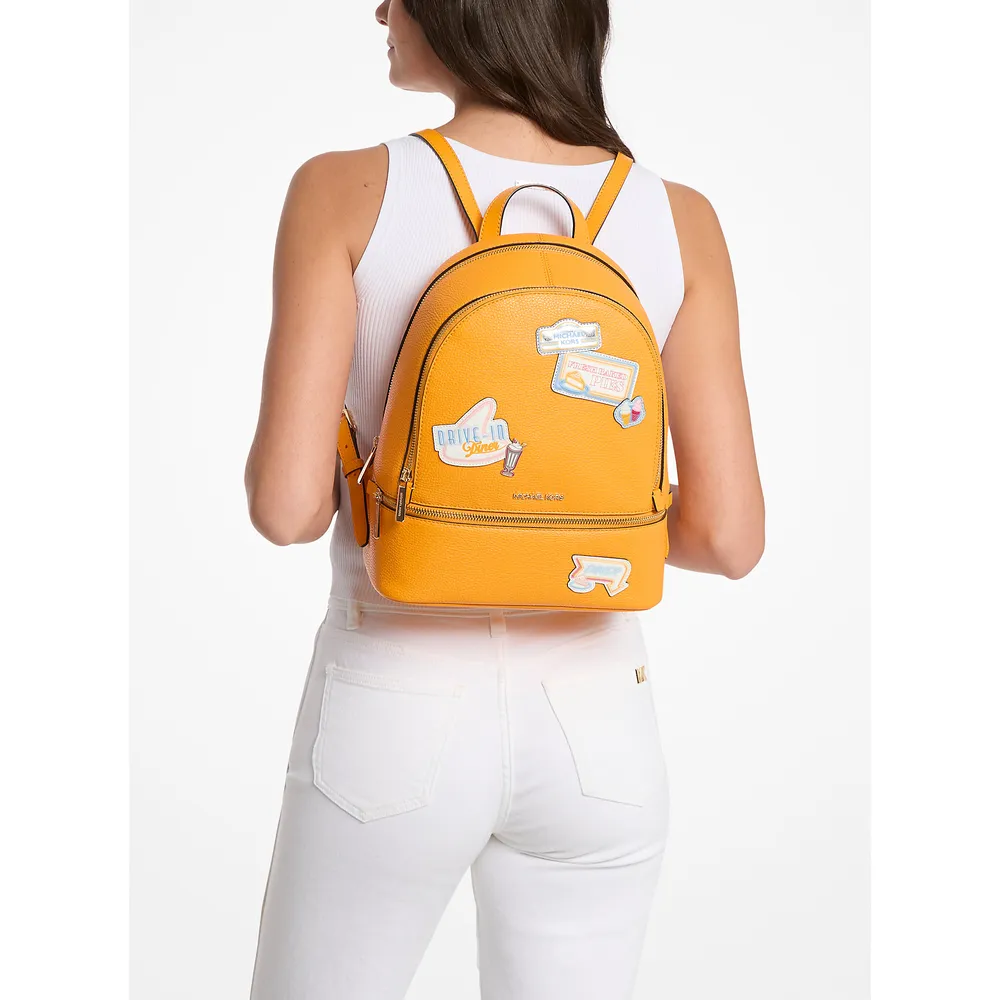 mk785370838_2_webp.webp Michael Kors Mochila adornada Rhea | Pop Naranja