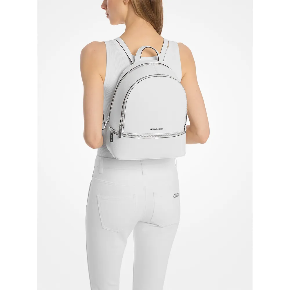 mk785371128_2_webp.webp Michael Kors Mochila Rhea de piel granulada | Optic White