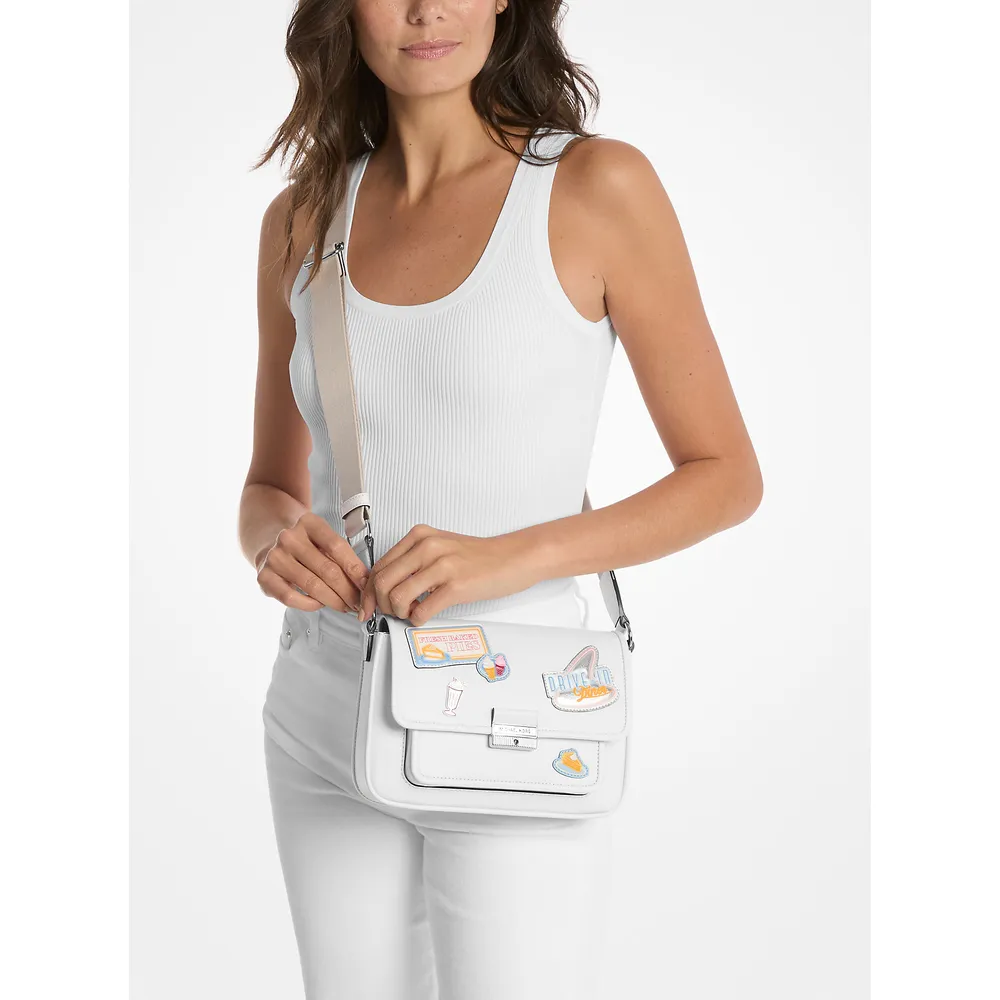 mk785371321_2_webp.webp Michael Kors Bolso adornado Bradshaw | Optic White