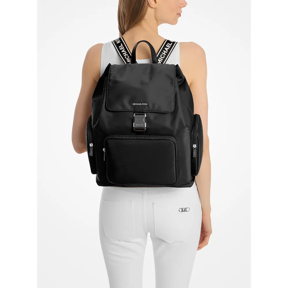 mk785371414_2_webp.webp Michael Kors Mochila de nailon Khai | Negro