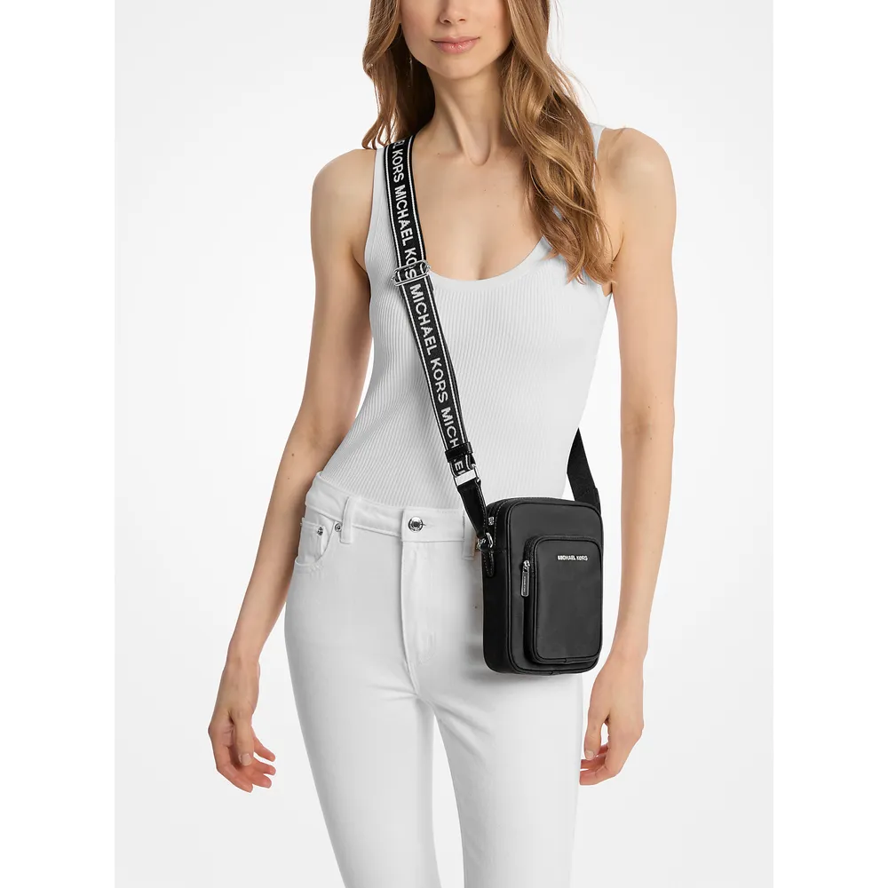 mk785371419_2_webp.webp Michael Kors Bolso bandolera de nailon Khai | Negro
