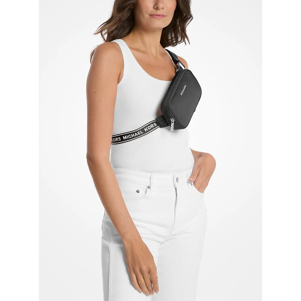 mk785371438_2_webp.webp Michael Kors Mochila bandolera de nailon Khai | Negro