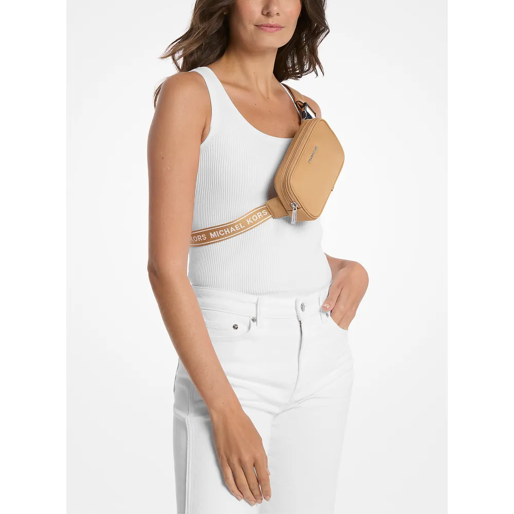 mk785371439_2_webp.webp Michael Kors Mochila bandolera de nailon Khai | Maní
