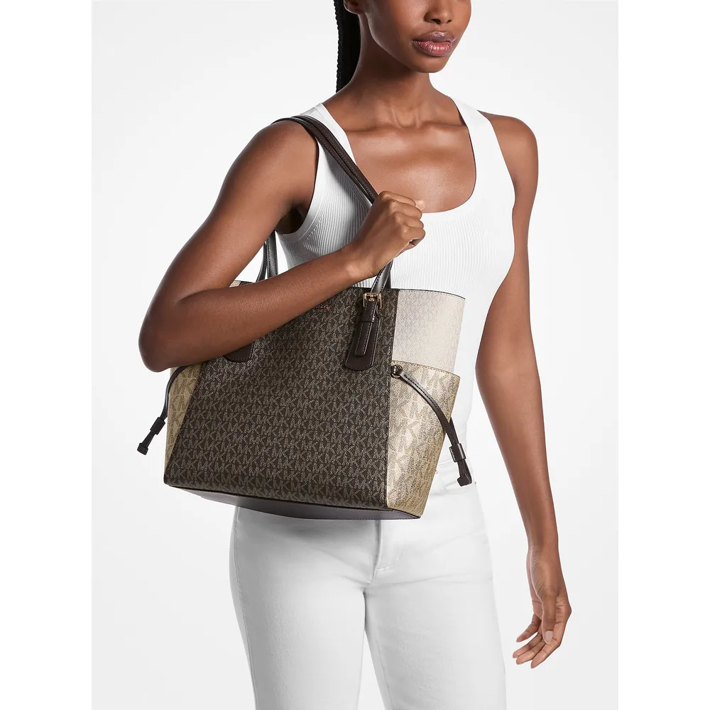 Michael Kors Bolso tote Voyager con logo distintivo metálico | Marrón