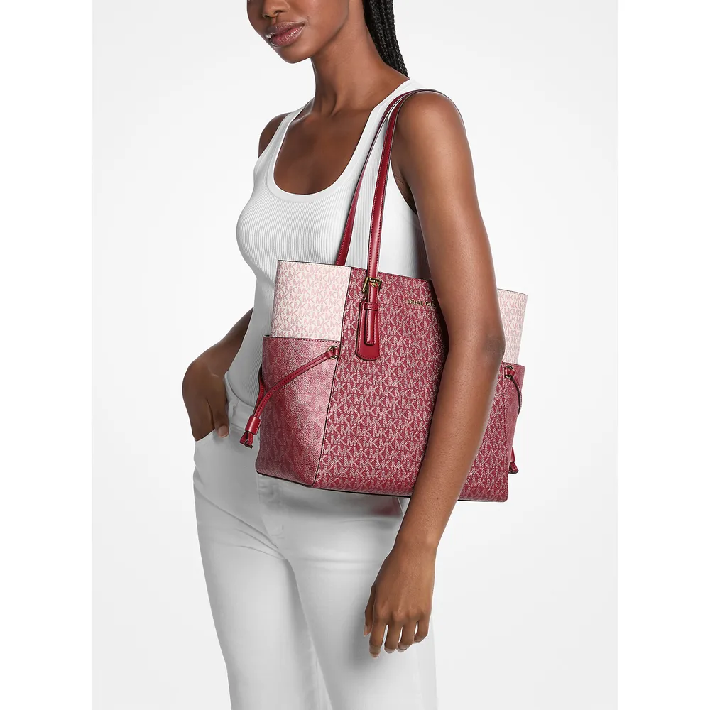 Michael Kors Bolso tote Voyager con logo distintivo metálico | Cereza