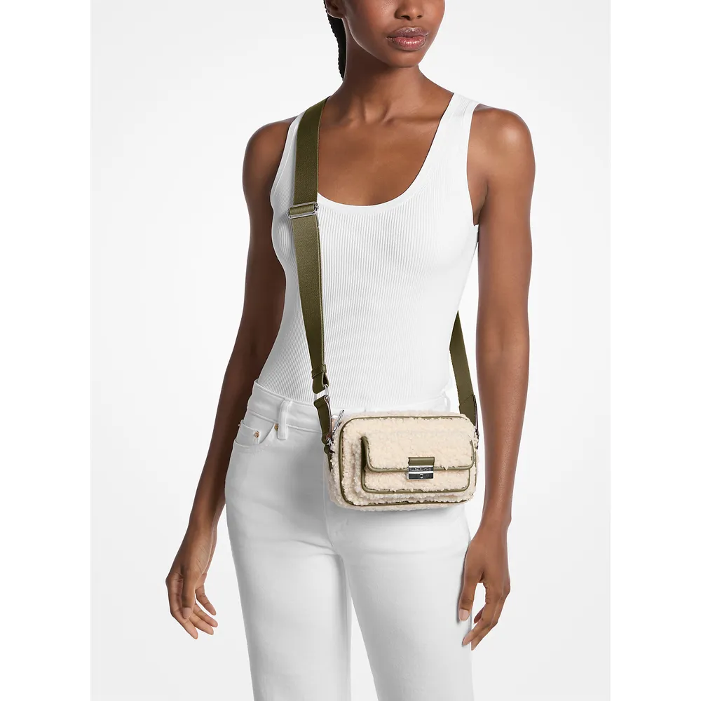 Michael Kors Bolso bandolera Bradshaw para cámara de piel sintética | Aceituna