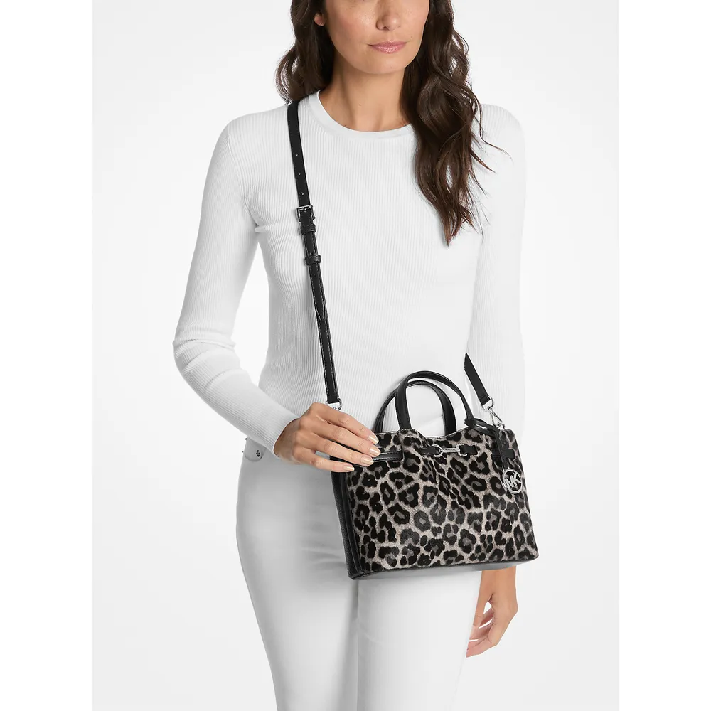 Michael Kors Bolso Carson de pelo de becerro con estampado de leopardo | Negro