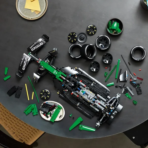 LEGO TECHNIC ASTON MARTIN AMR25 F1 42240