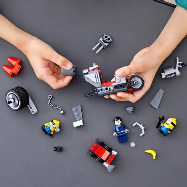 LEGO MINIONS PERSECUCIÓN IMPARABLE EN MOTO 75549