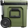 b0f45dwjyh_1_webp.webp NEVERA PORTÁTIL STANLEY ADVENTURE CON RUEDAS 50 QT VERDE PINO