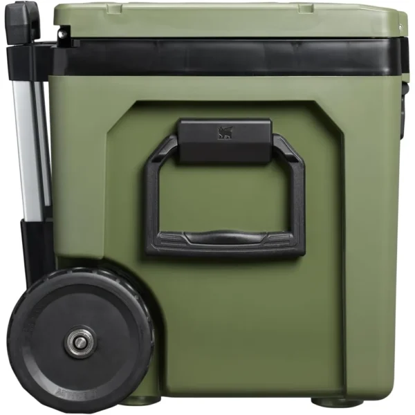 b0f45dwjyh_1_webp.webp NEVERA PORTÁTIL STANLEY ADVENTURE CON RUEDAS 50 QT VERDE PINO