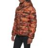 TOMMY HILFIGER CASACA ACOLCHADA CON CAPUCHA PARA HOMBRE | Large | Orange Camouflage