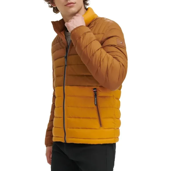 b0c9kctyf1_2_webp.webp TOMMY HILFIGER LEGACY ULTRA LOFT CASACA PARA HOMBRE | XL | Tan/Brown Color Block