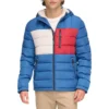 CASACA ACOLCHADA TOMMY HILFIGER FORRO SHERPA PARA HOMBRE | XL | Royal Blue Flag Print
