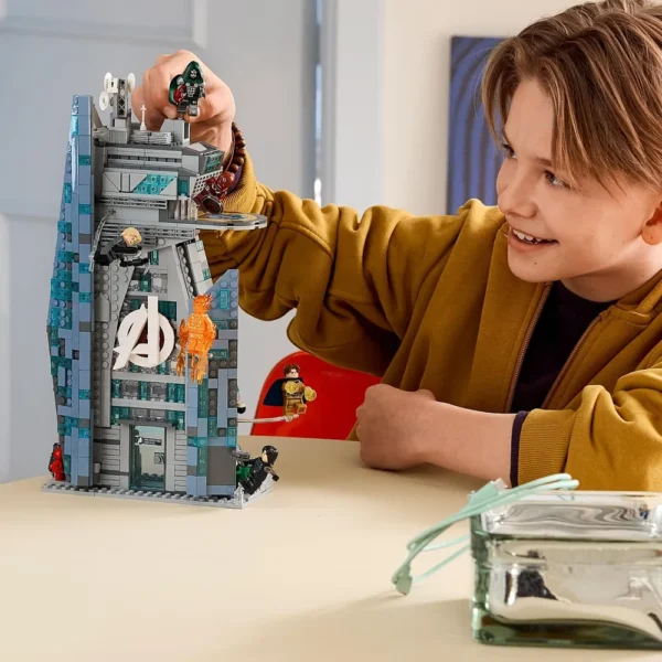 b0gf3br53h_1.webp LEGO AVENGERS: DOOMSDAY TORRE DE LOS NUEVOS VENGADORES MARVEL 76352