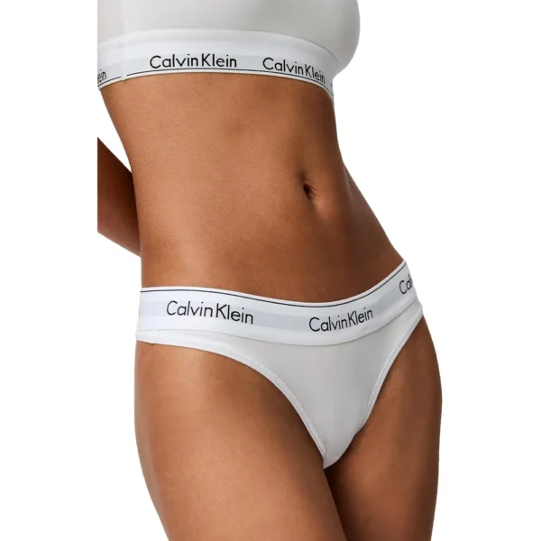 b00tf4uu1g_2.webp Calvin Klein | Tanga-braga moderna de algodón para mujer
