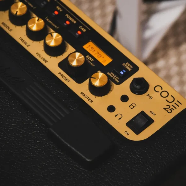AMPLIFICADOR COMBO PARA GUITARRA ELÉCTRICA CODE 25 MARSHALL | NEGRO