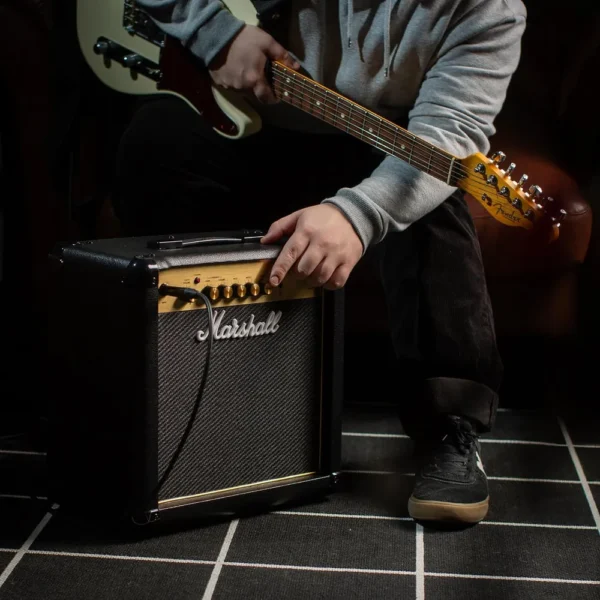 AMPLIFICADOR COMBO PARA GUITARRA ELÉCTRICA MG15G MARSHALL | NEGRO