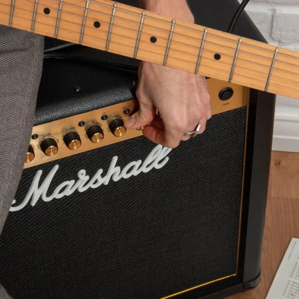 AMPLIFICADOR COMBO PARA GUITARRA ELÉCTRICA CON PEDAL MG50GFX MARSHALL | NEGRO
