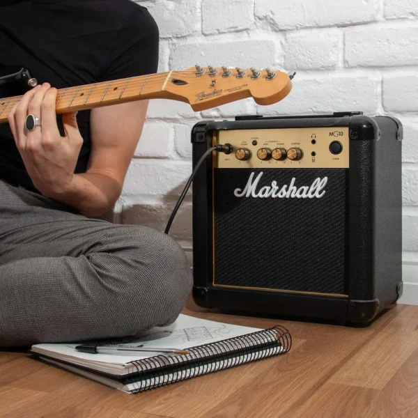 AMPLIFICADOR COMBO PARA GUITARRA ELÉCTRICA MG10G MARSHALL | NEGRO