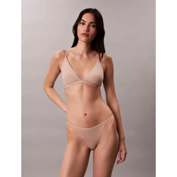 b09p8c4qqt_3.webp Calvin Klein | Bralette triangular ligeramente forrado para mujer