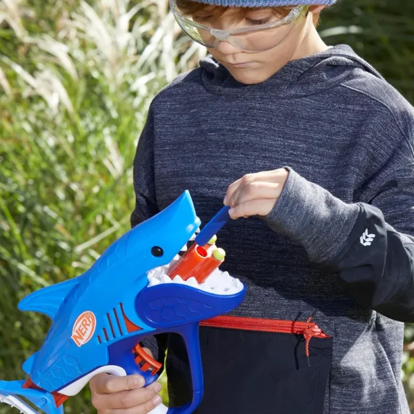 NERF LANZADOR JUNIOR WILD SHARKFIRE CON 8 DARDOS