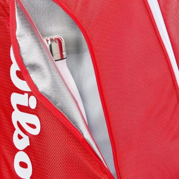 b0dx2kg2th_3.webp BOLSO DE PÁDEL WILSON TOUR CAPACIDAD 6 RAQUETAS ROJO/BLANCO