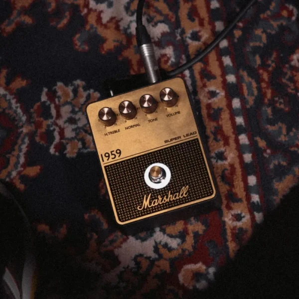 b0gmln3cj8_6.webp PEDAL DE EFECTO OVERDRIVE DISTORSIÓN 1959 MARSHALL | NEGRO Y DORADO