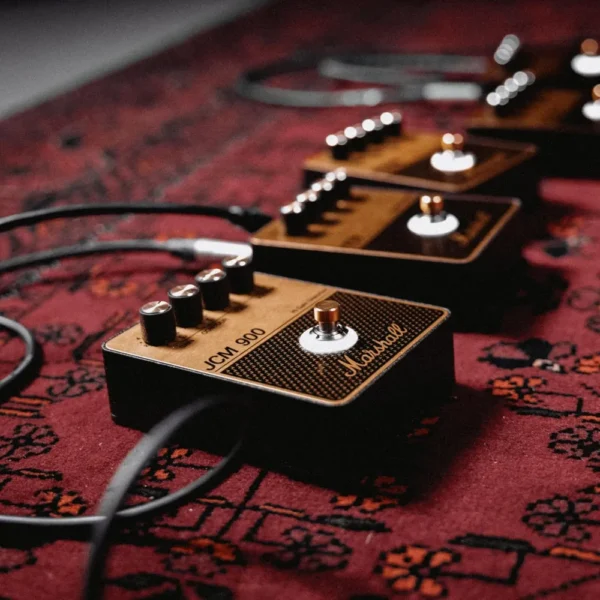 PEDAL DE EFECTO OVERDRIVE DISTORSIÓN JCM900 MARSHALL | NEGRO Y DORADO